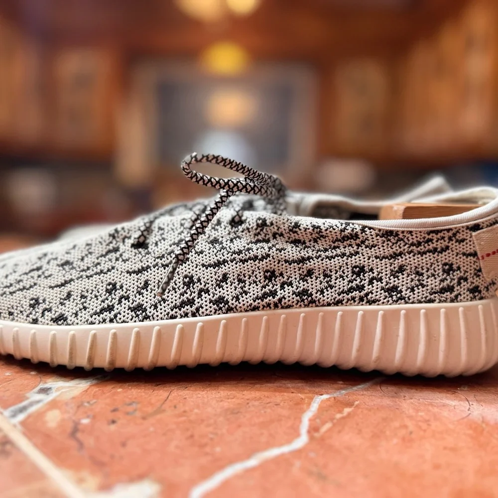 Adidas Yeezy Boost 350 in the iconic "Turtle Dove" colorway. SIZE 9.5 - Picture 2 of 7